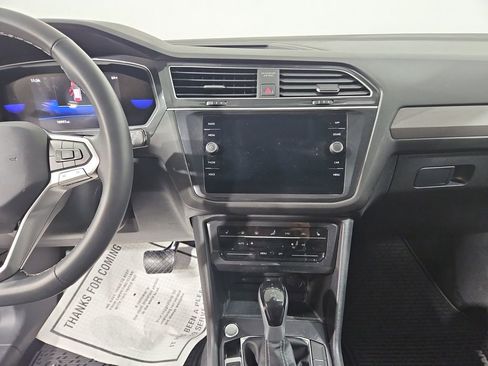 Certified 2024 Volkswagen Tiguan SE w/ Panoramic Sunroof Package image 20