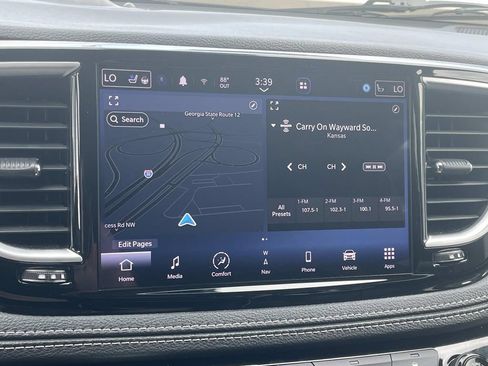 Used 2023 Chrysler Pacifica Limited FWD image 18