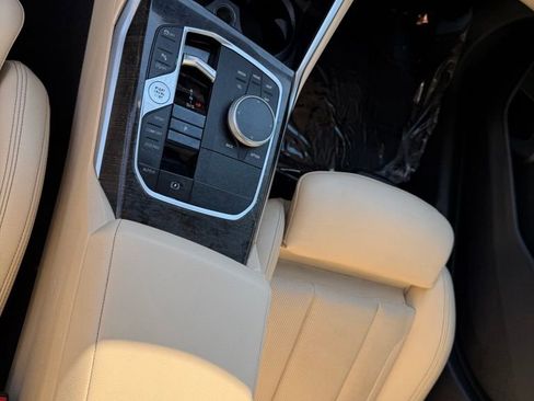 Used 2023 BMW 330i Sedan w/ Premium Package image 24