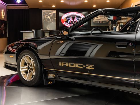 Used 1987 Chevrolet Camaro Z28 RWD image 36