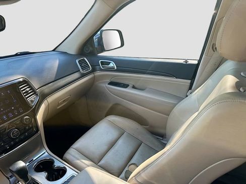 Used 2019 Jeep Grand Cherokee Limited image 25
