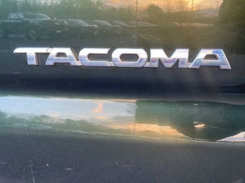 Used 2013 Toyota Tacoma 4x4 Access Cab image 9