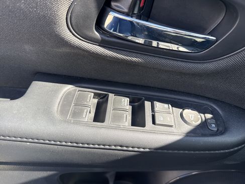 Certified 2022 Honda HR-V LX image 17