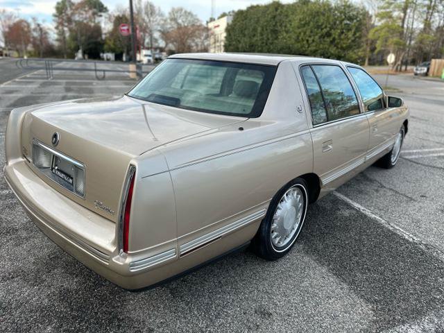 Used 1998 Cadillac De Ville FWD image 4