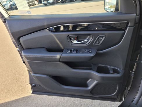 Certified 2024 Honda Pilot Touring image 17