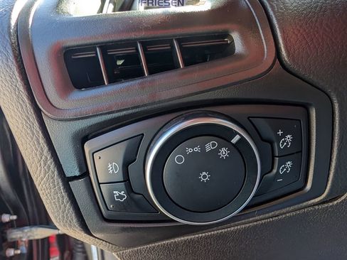 Used 2016 Ford Focus SE w/ SE Sport Package FWD image 11