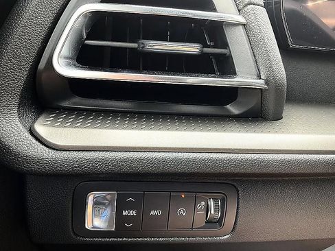 Used 2026 Chevrolet Traverse LT w/ LPO, Floor Liner Package AWD/4WD image 28