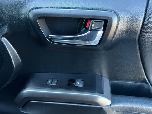 Used 2021 Toyota Tacoma TRD Off-Road w/ Technology Package image 20