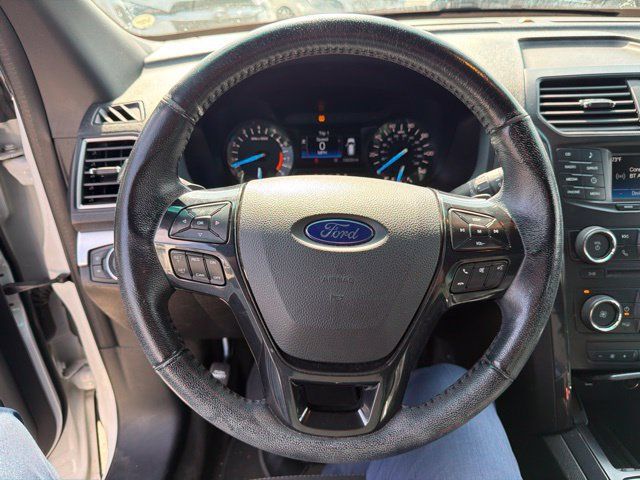 Used 2016 Ford Explorer XLT AWD/4WD image 11