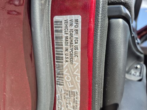 Used 2023 Jeep Grand Cherokee Altitude AWD/4WD image 24