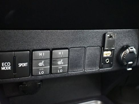 Used 2015 Toyota RAV4 Limited image 30