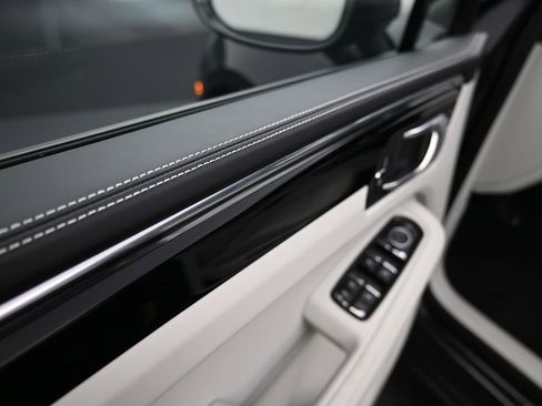 New 2025 Porsche Macan image 11