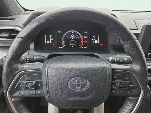 Used 2025 Toyota 4Runner SR5 AWD/4WD image 24