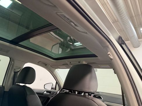 Used 2018 Volkswagen Tiguan SE w/ Panoramic Sunroof Package AWD/4WD image 67