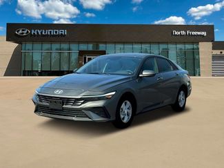 New 2025 Hyundai Elantra SE image 1