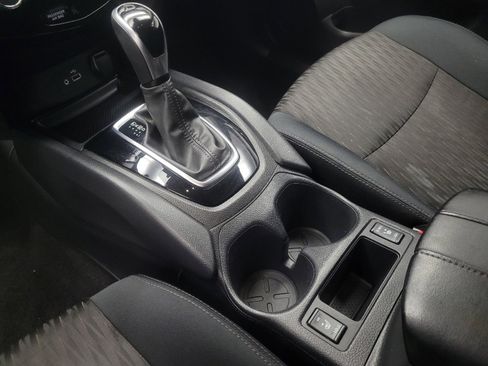 Used 2019 Nissan Rogue SV AWD/4WD image 26