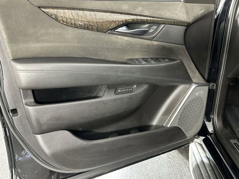 Used 2015 Cadillac Escalade ESV Platinum image 29