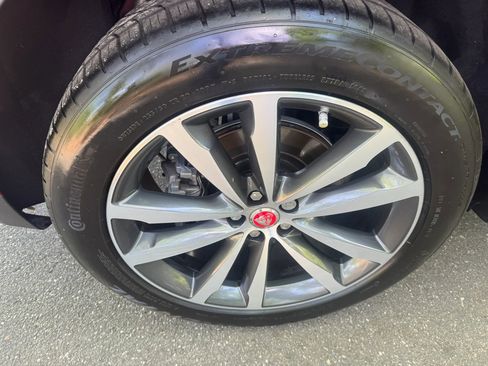 Used 2017 Jaguar F-PACE Prestige image 12