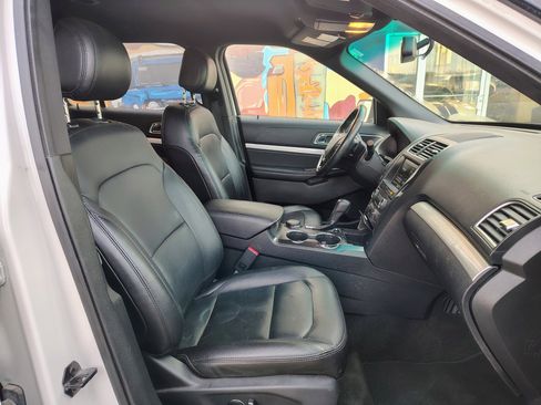 Used 2016 Ford Explorer XLT w/ Equipment Group 202A image 14