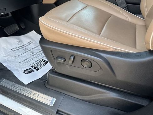 Used 2024 Chevrolet Tahoe Premier AWD/4WD image 20