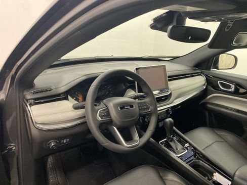 Used 2023 Jeep Compass Limited w/ Sun and Sound Group AWD/4WD image 7
