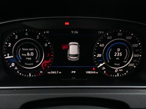 Used 2019 Volkswagen Golf 4-Door AWD/4WD image 18