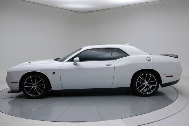 Used 2017 Dodge Challenger R/T Scat Pack w/ Leather Interior Group RWD image 2