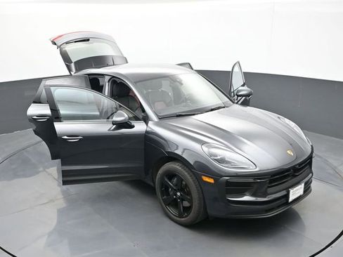 Certified 2023 Porsche Macan AWD/4WD image 33