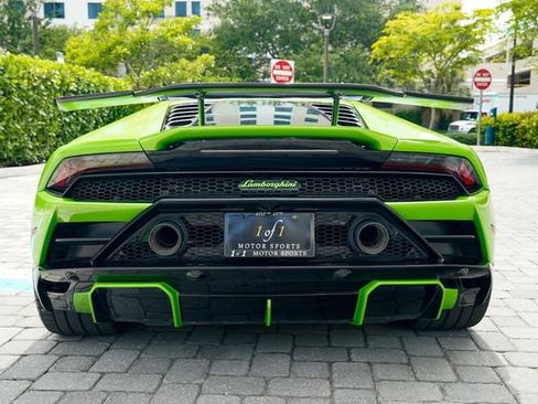 Used 2021 Lamborghini Huracan EVO RWD image 25