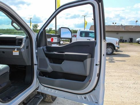 New 2025 Ford F550 4x4 Regular Cab Super Duty image 11