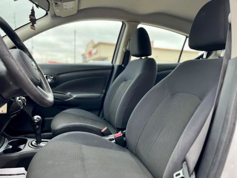 Used 2013 Nissan Versa SV image 4