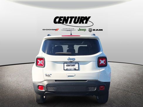 Used 2023 Jeep Renegade Latitude w/ Sun & Fun Group image 5