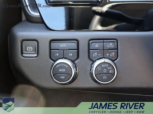 Used 2025 GMC Sierra 1500 SLT image 30