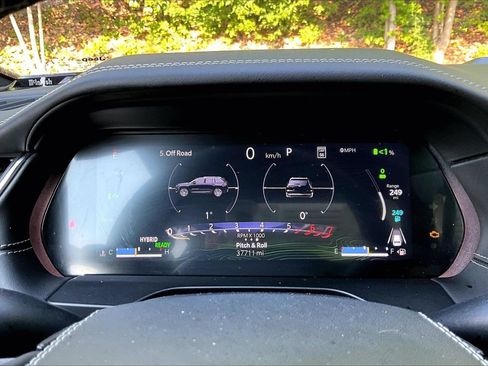 Used 2023 Jeep Grand Cherokee Overland w/ Luxury Tech Group IV AWD/4WD image 10