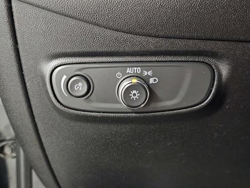 Used 2019 Chevrolet Equinox LS w/ LS Convenience Package FWD image 30