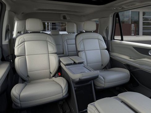 New 2026 Lincoln Navigator Reserve image 11