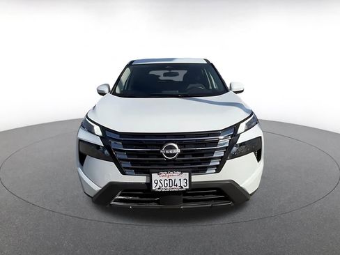 Used 2025 Nissan Rogue SV image 4