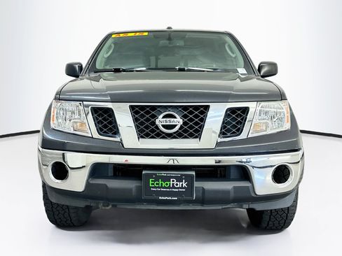 Used 2011 Nissan Frontier SV w/ SV Premium Utility Pkg AWD/4WD image 2