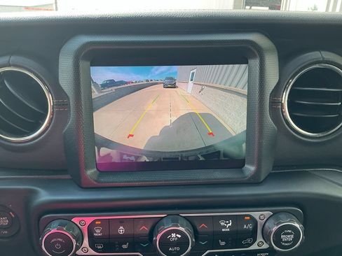 Used 2023 Jeep Wrangler Unlimited Sahara AWD/4WD image 20