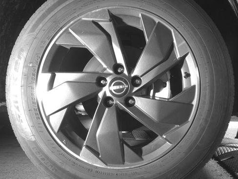 Used 2025 Nissan Rogue SV FWD image 13