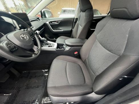 Used 2025 Toyota RAV4 XLE image 28