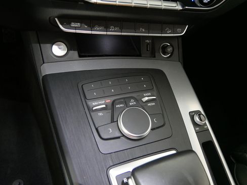 Used 2020 Audi Q5 2.0T Premium AWD/4WD image 29