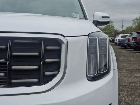 Used 2025 Kia Telluride SX w/ SX Captain's Chair Package FWD image 10