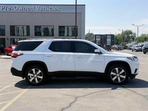 Used 2021 Chevrolet Traverse LT w/ LT Premium Package AWD/4WD image 7