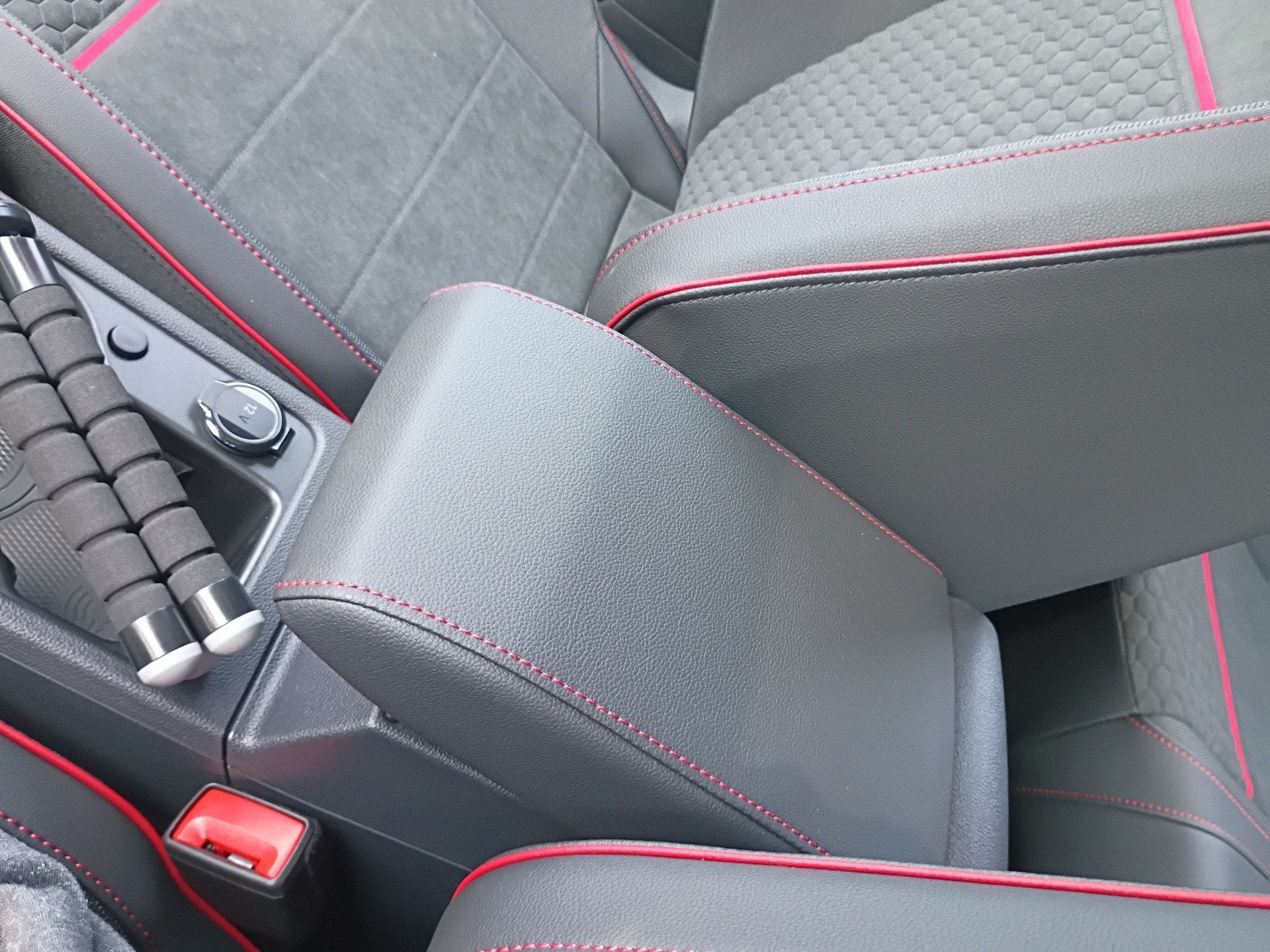 New 2026 Volkswagen GTI SE FWD image 24