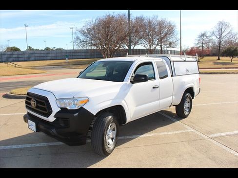 Used 2022 Toyota Tacoma SR image 1