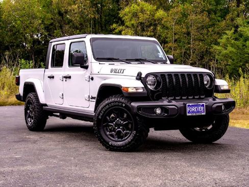Used 2023 Jeep Gladiator Willys image 2