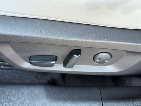 New 2025 Mitsubishi Outlander SE image 12