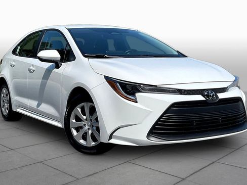 Used 2026 Toyota Corolla LE FWD image 3