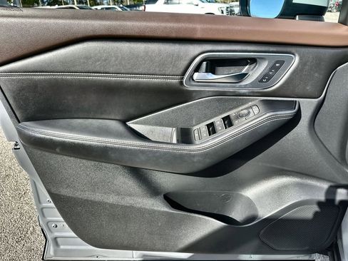 Used 2021 Nissan Rogue SL w/ Premium Package image 23